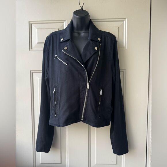 Abercrombie & Fitch Black Moto Jacket Asymmetrical Zipper
Size Large - Picture 1 of 12